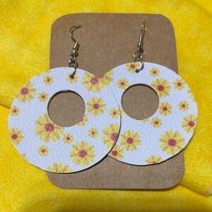 Floral Sunflower Earrings - White and Yellow
